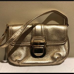 *NEW without tags* Michael Kors gold pochette 🌟